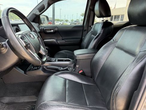 Used 2022 Toyota Tacoma TRD Off-Road w/ TRD Premium Off Road Package AWD/4WD image 26