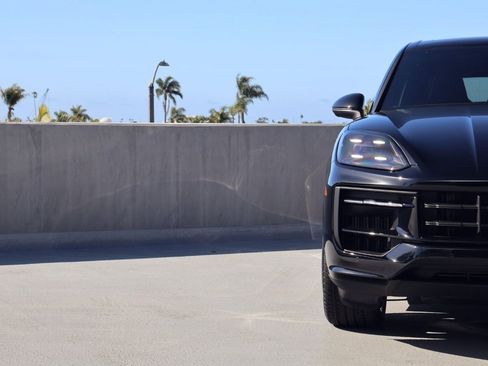 New 2026 Porsche Cayenne E-Hybrid image 12