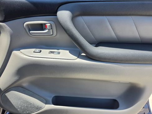 Used 2003 Toyota Land Cruiser AWD/4WD image 40