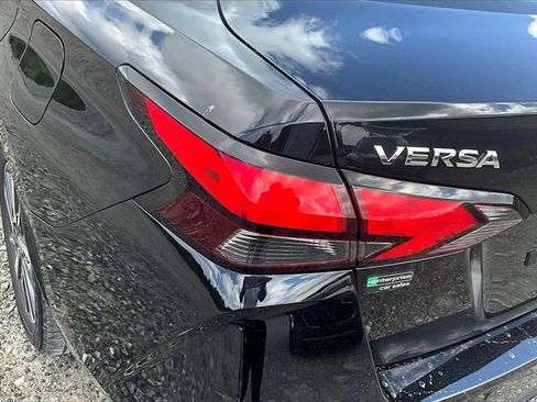 Used 2021 Nissan Versa SV image 28