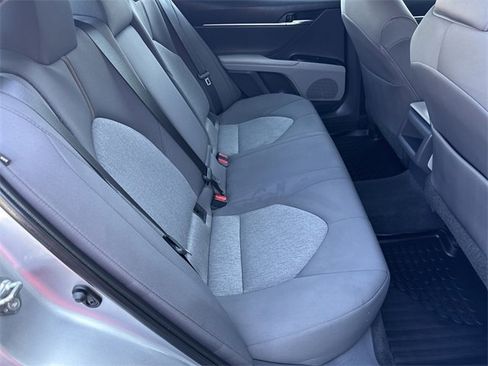 Used 2020 Toyota Camry LE image 32