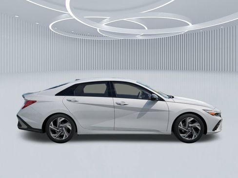 New 2026 Hyundai Elantra SEL Sport Premium FWD image 7