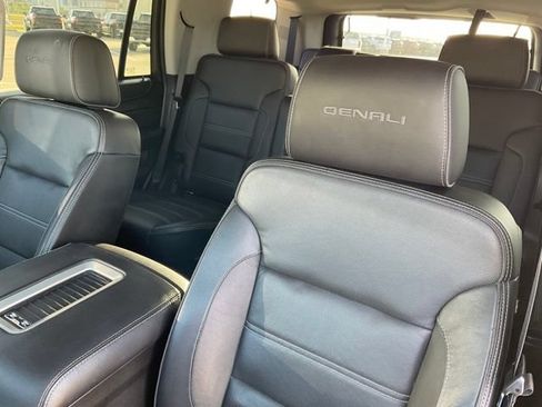 Used 2018 GMC Yukon Denali w/ Denali Ultimate Package AWD/4WD image 13