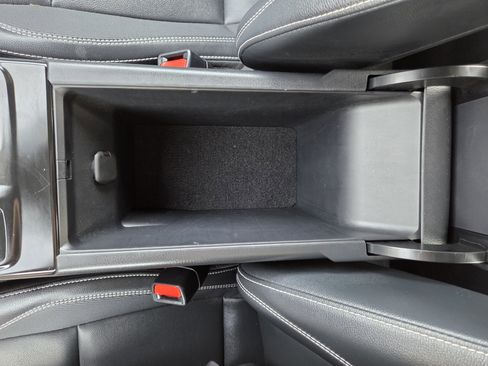 Used 2025 Toyota Camry SE image 27