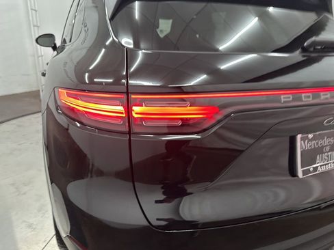 Used 2023 Porsche Cayenne image 29