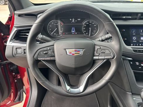 Used 2025 Cadillac XT6 Luxury AWD/4WD image 14