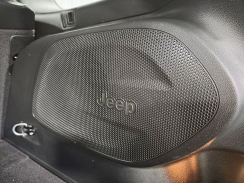 Used 2019 Jeep Cherokee Limited AWD/4WD image 18