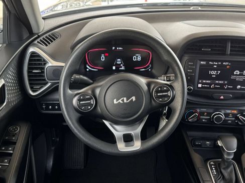 Used 2025 Kia Soul LX w/ LX Technology Package FWD image 25