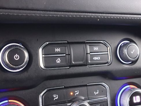 Used 2022 Chevrolet Suburban LS image 27