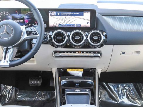 New 2026 Mercedes-Benz GLA 250 image 13