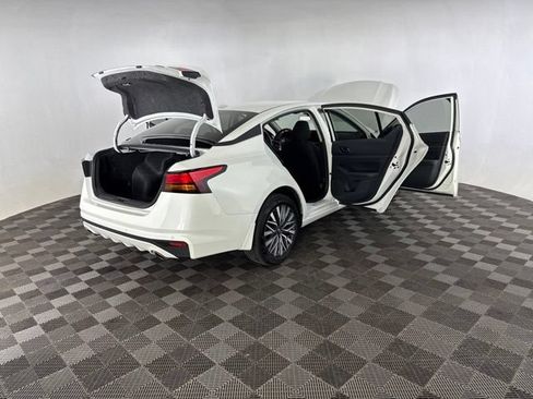 Used 2025 Nissan Altima 2.5 SV w/ SV Premium Package AWD/4WD image 14