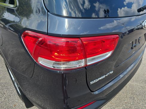 Used 2018 Kia Sorento AWD image 32