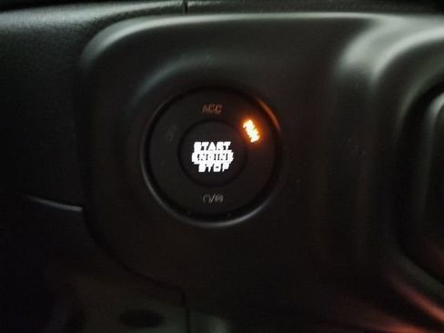 Used 2022 Jeep Wrangler Unlimited Sahara AWD/4WD image 32
