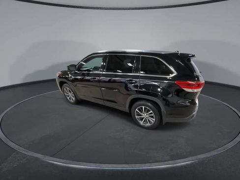 Used 2019 Toyota Highlander XLE w/ Protection Package #3 AWD/4WD image 6