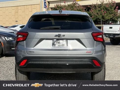Used 2025 Chevrolet Trax RS w/ Sunroof Package FWD image 7
