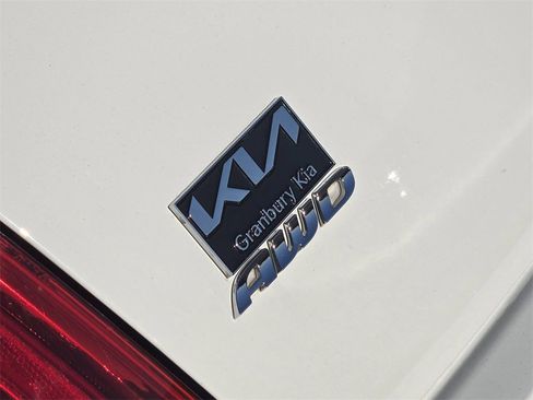 Used 2018 Chrysler 300 Limited image 8