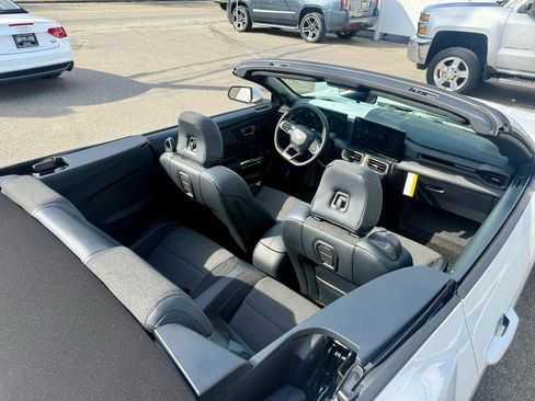 Used 2024 Ford Mustang Convertible RWD image 19