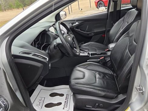 Used 2016 Ford Focus Titanium w/ Titanium Technology Package image 6