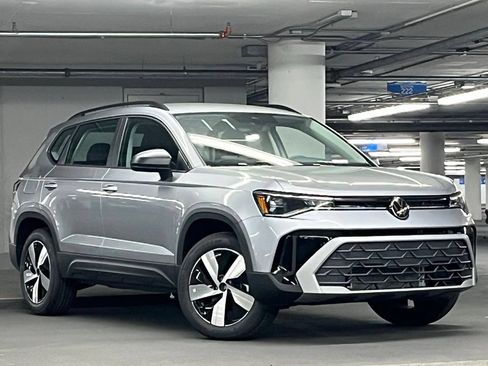 New 2026 Volkswagen Taos S AWD/4WD image 2