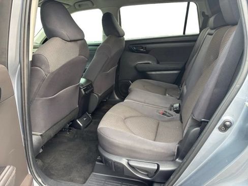 Used 2023 Toyota Highlander LE FWD image 12