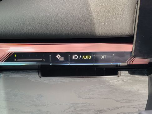 Used 2024 BMW 540i xDrive w/ Executive Package image 21