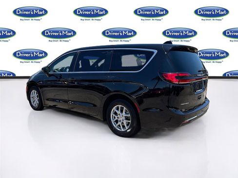 Used 2025 Chrysler Pacifica Select FWD image 5