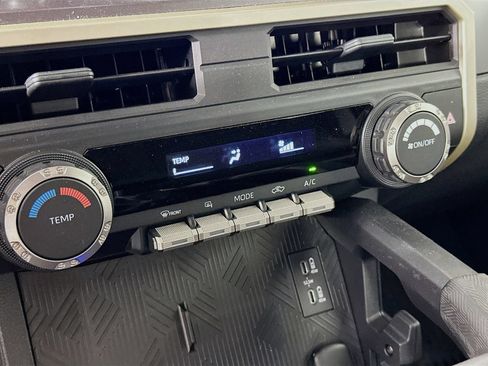 Certified 2025 Toyota Tacoma SR5 AWD/4WD image 16