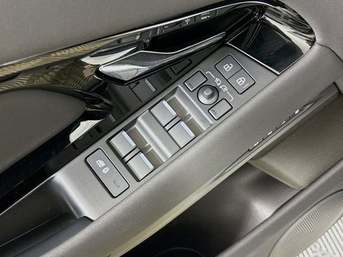Used 2026 Land Rover Range Rover Evoque S image 18