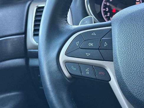 Used 2017 Jeep Grand Cherokee Laredo image 26