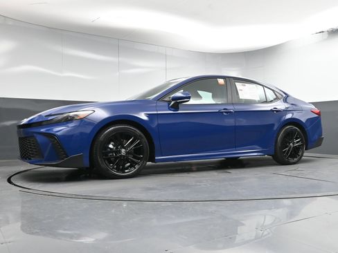 Certified 2025 Toyota Camry SE image 24