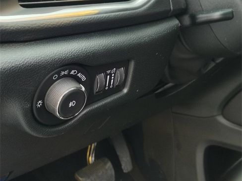 New 2026 Chrysler Pacifica Limited w/ Uconnect Theater Family Group image 14