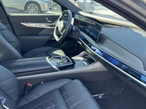 Certified 2024 BMW i7 eDrive50 image 9