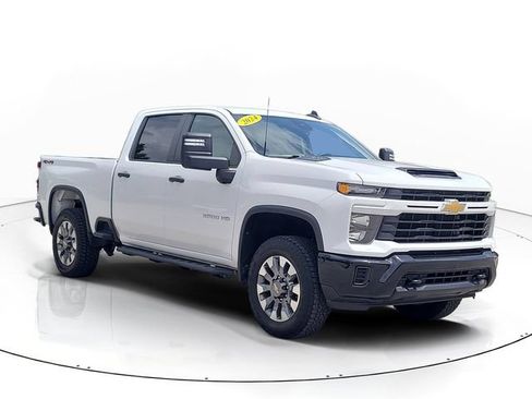 Used 2024 Chevrolet Silverado 2500 Custom w/ Custom Value Package AWD/4WD image 3