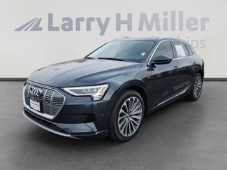 Used 2019 Audi e-tron Prestige w/ Prestige Package video 1