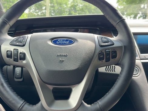 Used 2018 Ford Taurus Limited FWD image 16