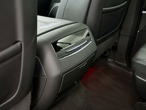 Used 2024 Cadillac Escalade Luxury image 27