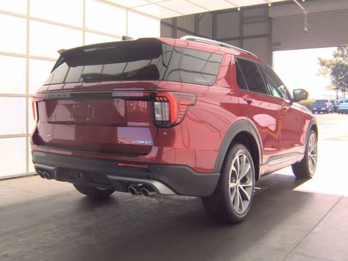 Used 2025 Ford Explorer Platinum w/ Ultimate Package AWD/4WD image 16