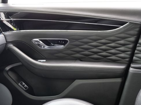 Used 2022 Bentley Flying Spur V8 AWD/4WD image 15