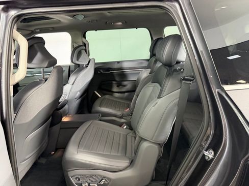 Used 2024 Kia EV9 Land image 26