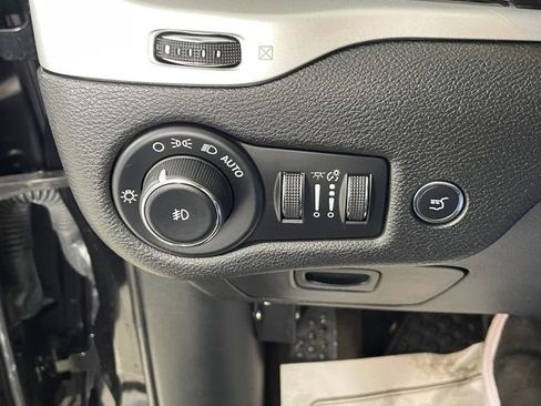 Used 2017 Jeep Cherokee Trailhawk w/ Comfort/Convenience Group image 17