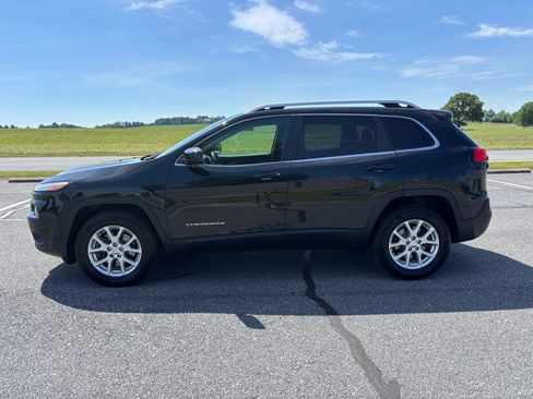 Used 2014 Jeep Cherokee Latitude w/ Cold Weather Group AWD/4WD image 9