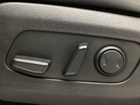 Used 2024 Kia Carnival LX FWD image 39