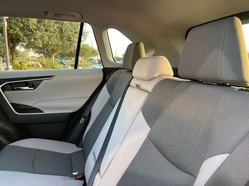 Certified 2022 Toyota RAV4 XLE w/ Convenience Package AWD/4WD image 10
