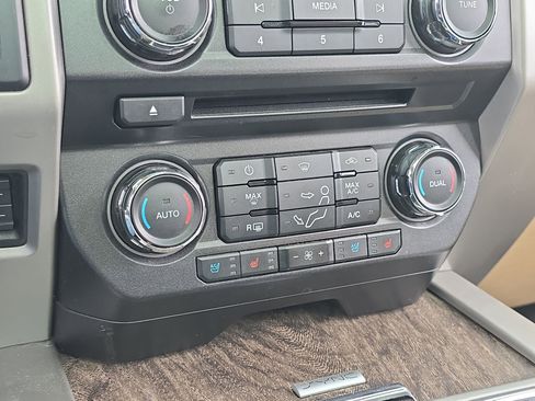 Used 2017 Ford F250 Lariat w/ Lariat Ultimate Package image 19