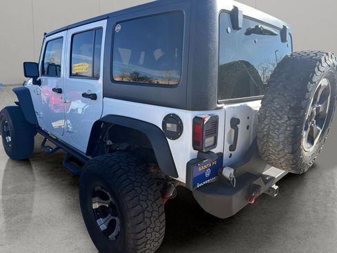 Used 2017 Jeep Wrangler Unlimited Rubicon w/ Connectivity Group image 3