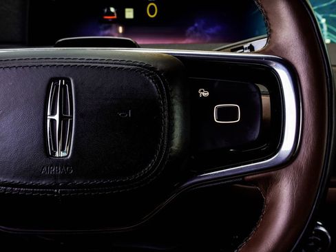 Used 2025 Lincoln Navigator L Reserve AWD/4WD image 35