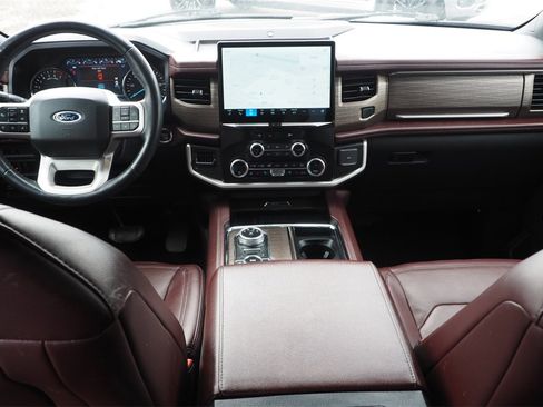 Used 2024 Ford Expedition Limited image 17