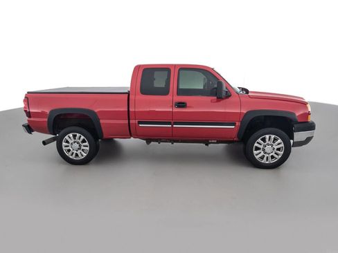 Used 2005 Chevrolet Silverado 2500 LS w/ Heavy-Duty Power Package image 4