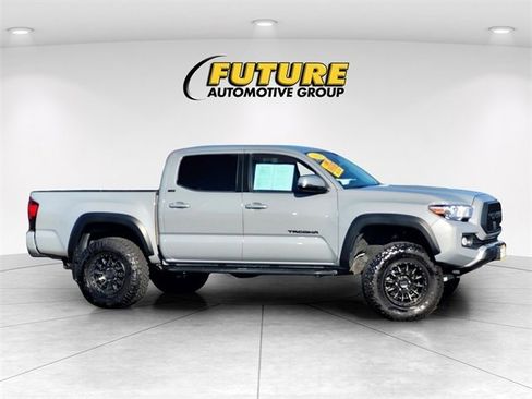 Used 2021 Toyota Tacoma SR5 w/ Trail Edition image 4