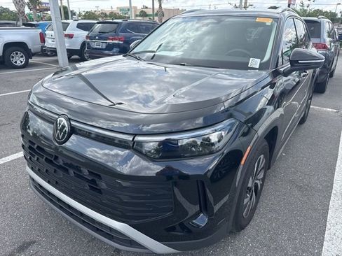 Certified 2025 Volkswagen Tiguan S FWD image 3